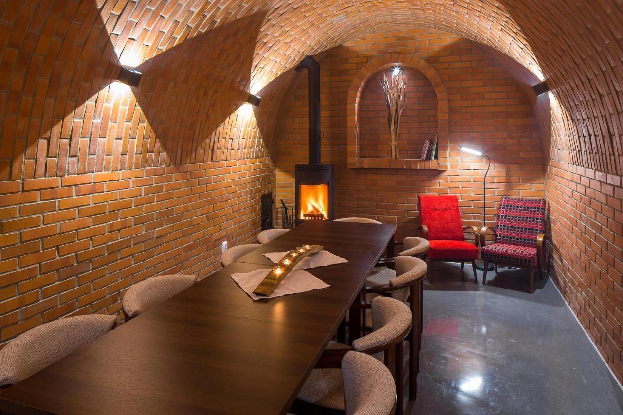 Penzion U Bustiku Sardice Extérieur photo