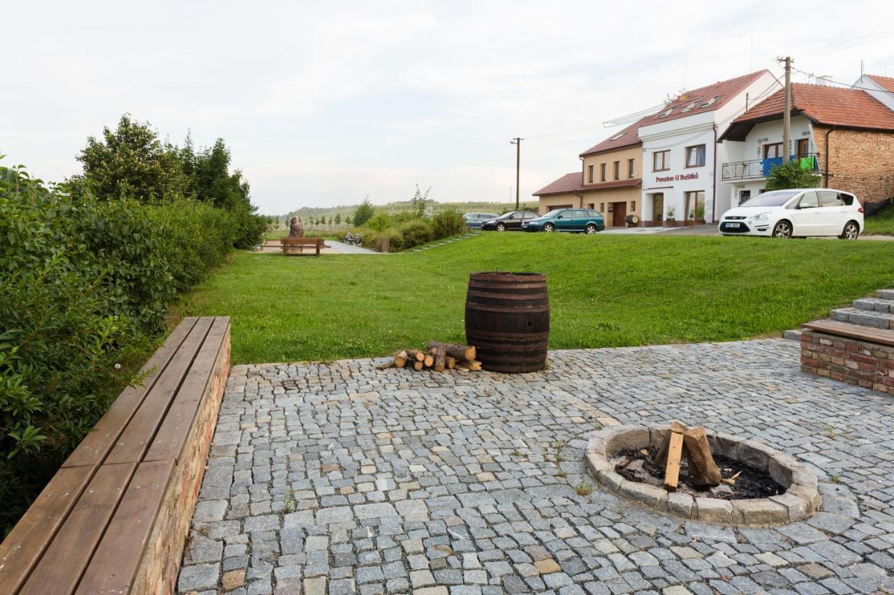 Penzion U Bustiku Sardice Extérieur photo